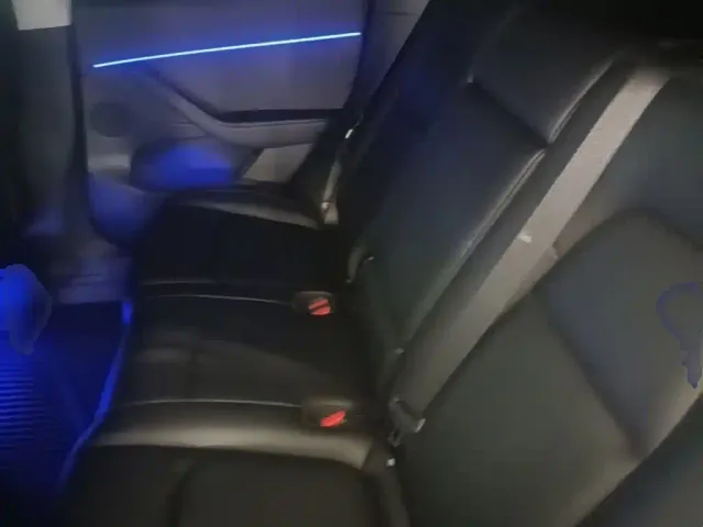 Tesla Model Y — Фото автомобиля 16