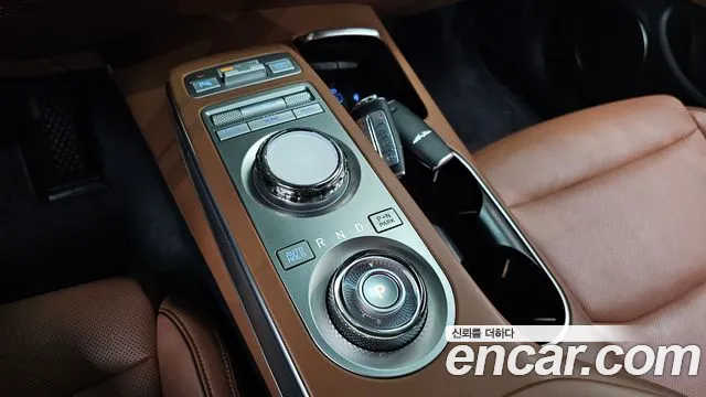 Genesis GV70 — Фото автомобиля 12