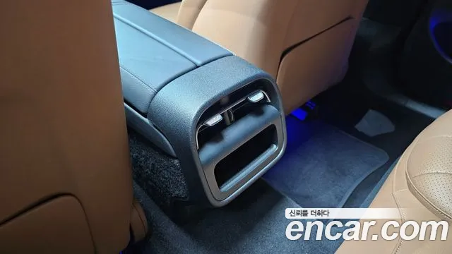 Mercedes-Benz E-Class — Фото автомобиля 30