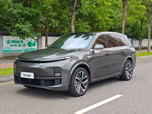 Li Auto L8 — Фото автомобиля 4