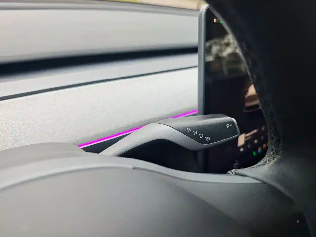 Tesla Model Y — Фото автомобиля 10