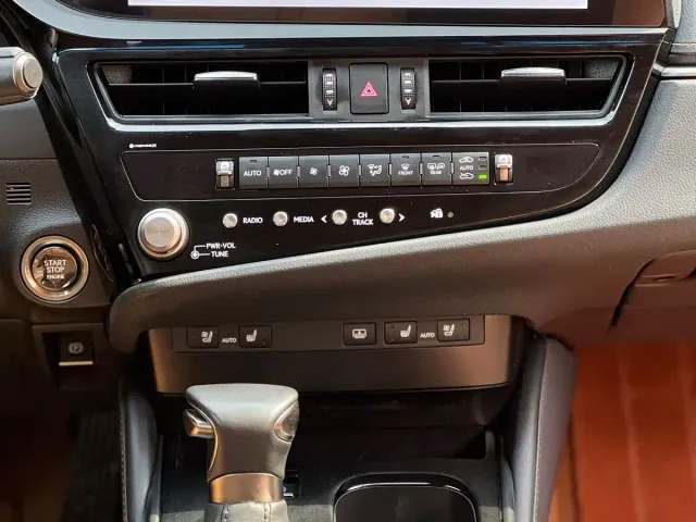 Lexus ES — Фото автомобиля 15