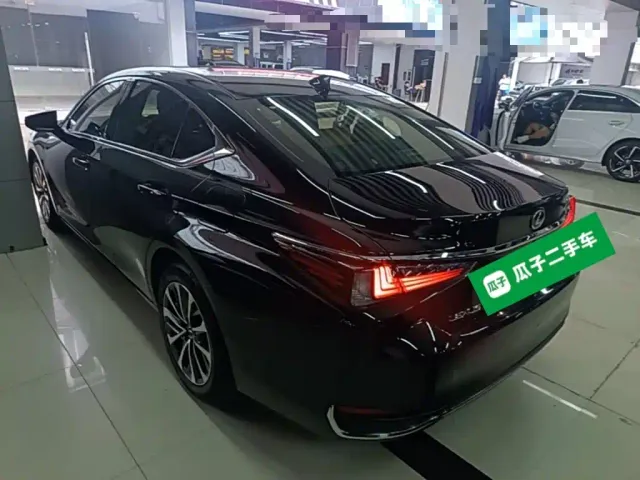 Lexus ES — Фото автомобиля 4