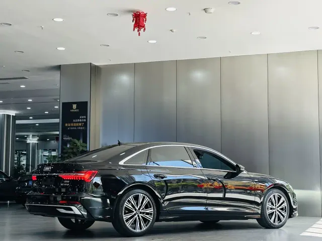 Audi A6L — Фото автомобиля 15