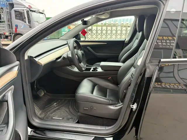 Tesla Model Y — Фото автомобиля 7