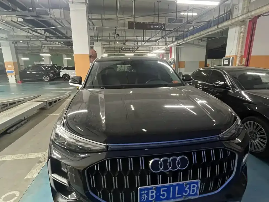 Фотография автомобиля — Audi Q6