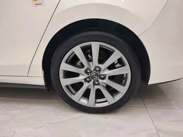 Mazda Axela — Фото автомобиля 18