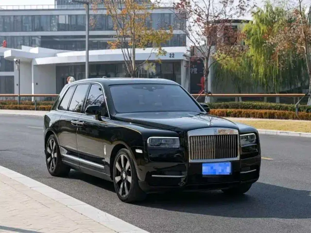 Rolls-Royce Cullinan — Фото автомобиля 2