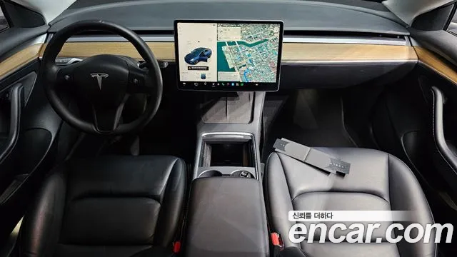 Tesla Model 3 — Фото автомобиля 10