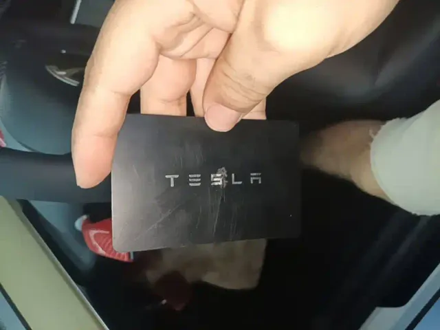 Tesla Model Y — Фото автомобиля 8