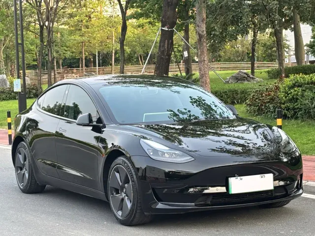 Tesla Model 3 — Фото автомобиля 3