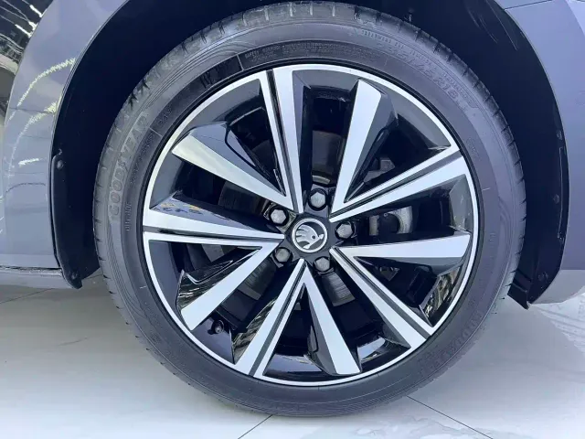 Skoda Superb — Фото автомобиля 20