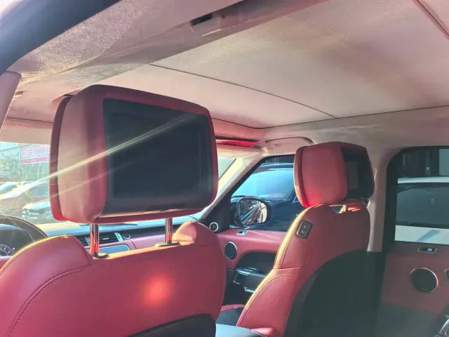 Land Rover Range Rover Sport — Фото автомобиля 11