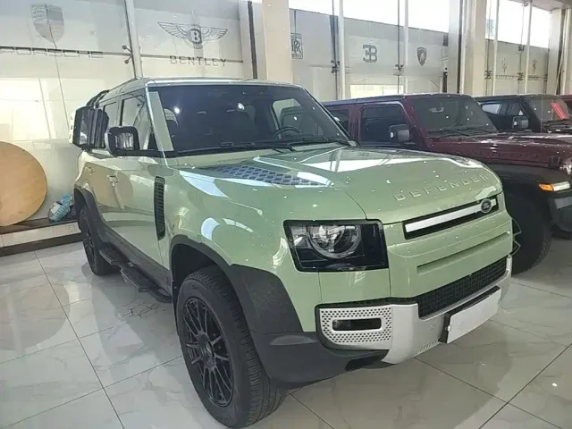Land Rover Defender — Фото автомобиля 3
