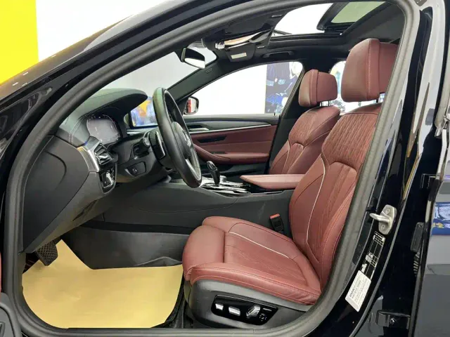 BMW 5 Series — Фото автомобиля 16