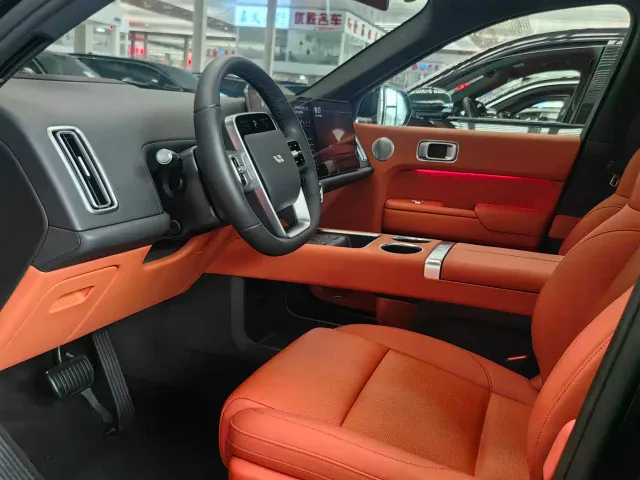 Li Auto L8 — Фото автомобиля 6