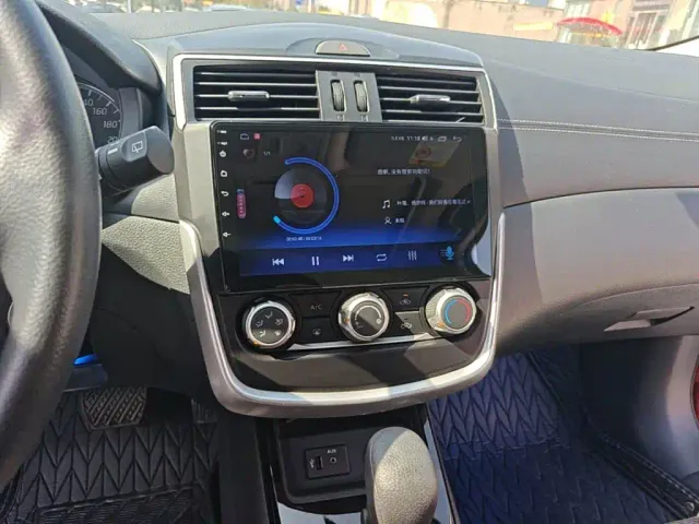 Nissan Tiida — Фото автомобиля 12