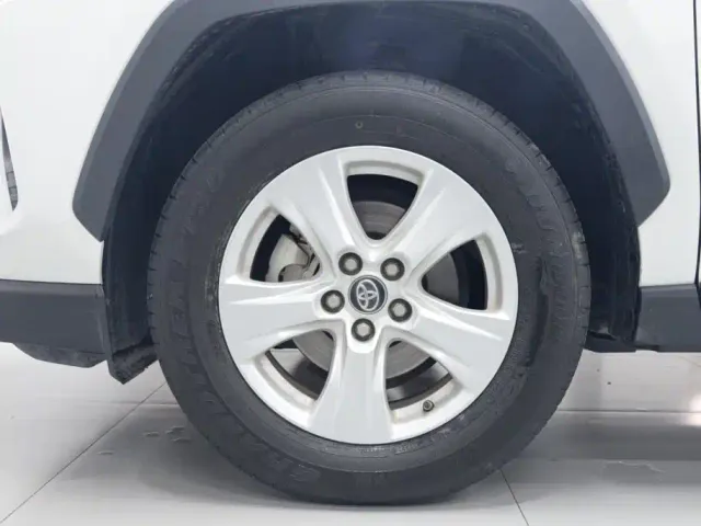 Toyota RAV4 — Фото автомобиля 21