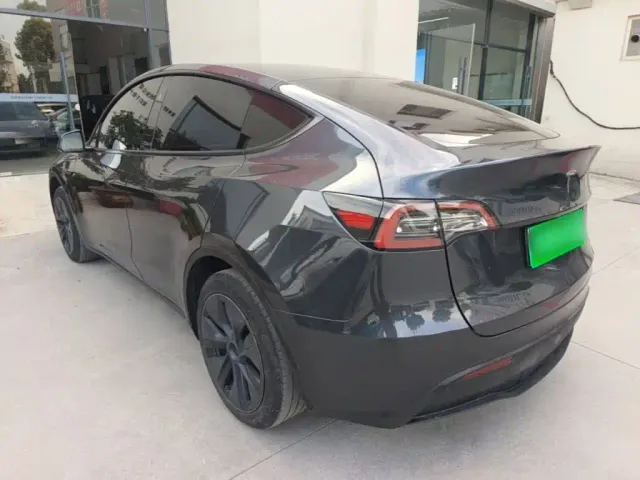 Tesla Model Y — Фото автомобиля 4