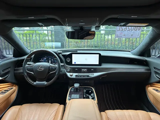 Lexus LS — Фото автомобиля 4