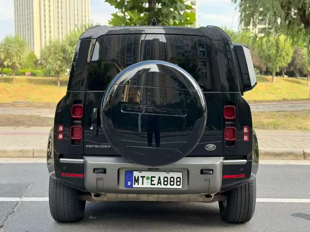 Land Rover Defender — Фото автомобиля 7
