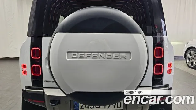 Land Rover Defender — Фото автомобиля 26