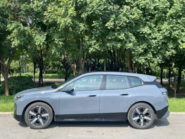 BMW iX — Фото автомобиля 3