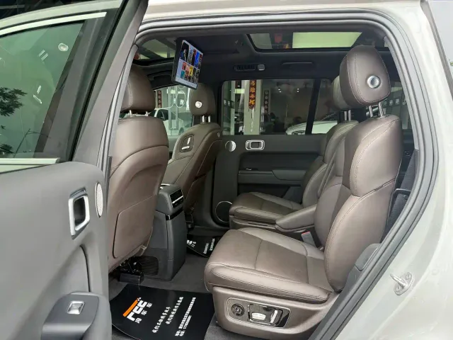 Li Auto L9 — Фото автомобиля 10