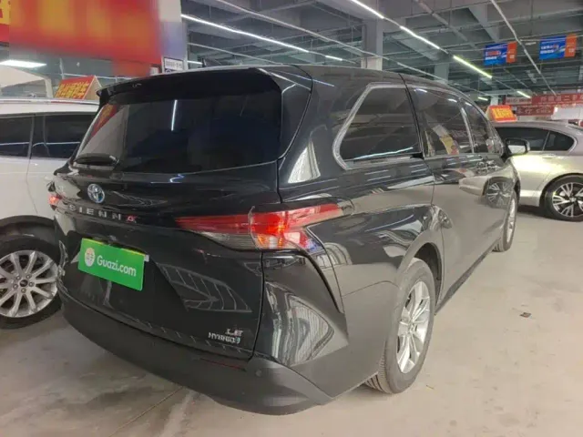 Toyota Sienna — Фото автомобиля 6