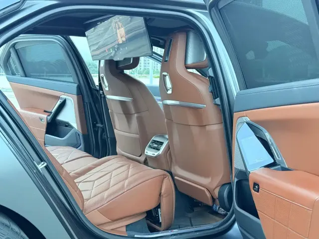 BMW 7 Series — Фото автомобиля 7
