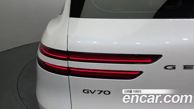 Genesis GV70 2.5T Бензин 2WD — Фото автомобиля 21