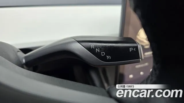 Tesla Model Y — Фото автомобиля 11