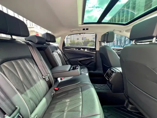 Volkswagen Passat — Фото автомобиля 28