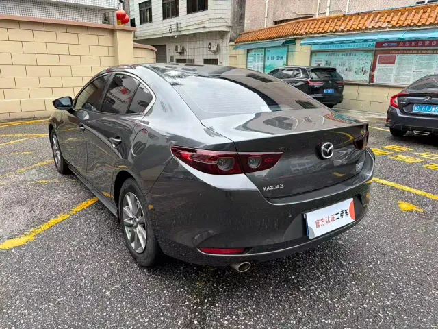 Mazda Axela — Фото автомобиля 7