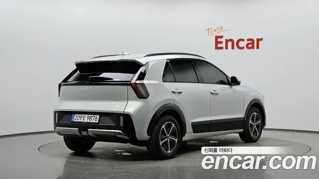 Kia Niro Generation 2 — Фото автомобиля 2