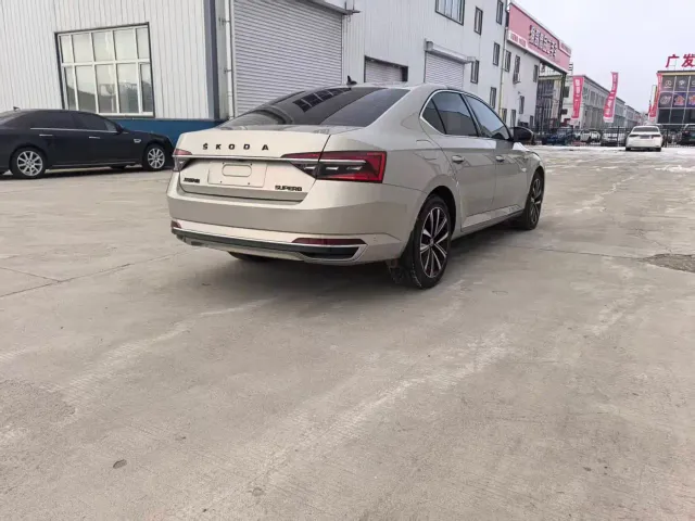 Skoda Superb — Фото автомобиля 7