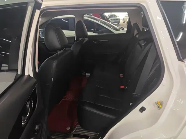 Nissan X-Trail — Фото автомобиля 12
