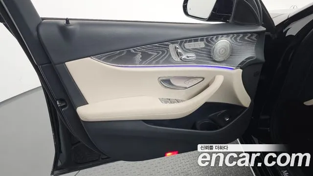 Mercedes-Benz E-Class E-класс W213 E350 4MATIC Exclusive — Фото автомобиля 23