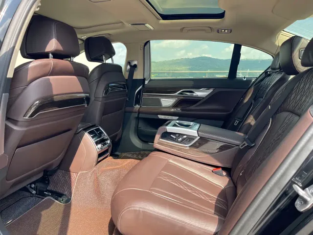 BMW 7 Series — Фото автомобиля 6
