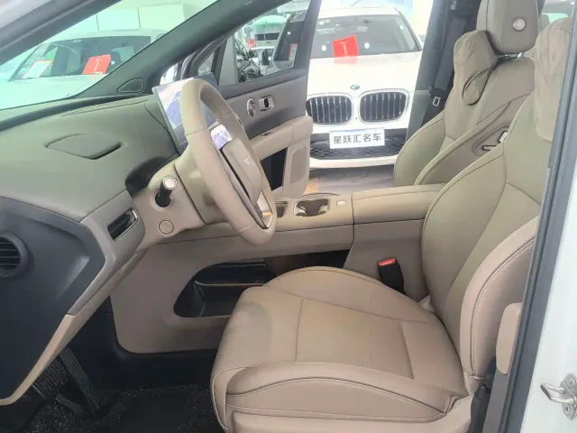 Li Auto i6 — Фото автомобиля 9
