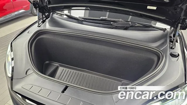 Tesla Model X — Фото автомобиля 9
