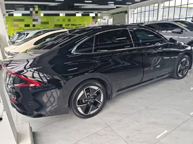 Wuling Starlight — Фото автомобиля 6