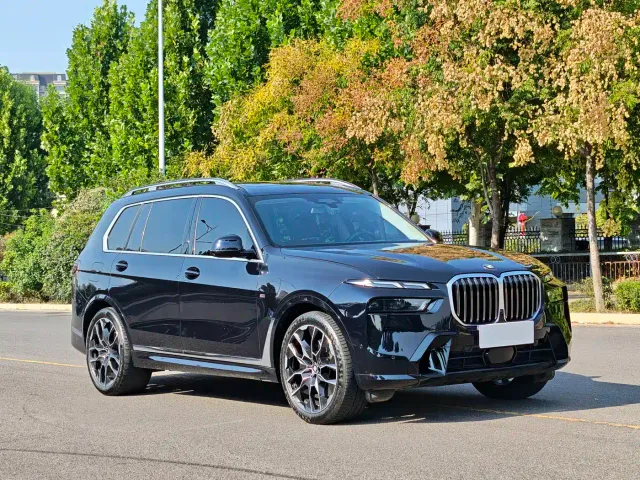 BMW X7 — Фото автомобиля 3