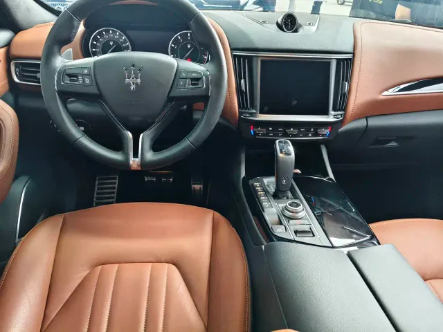 Maserati Levante — Фото автомобиля 13