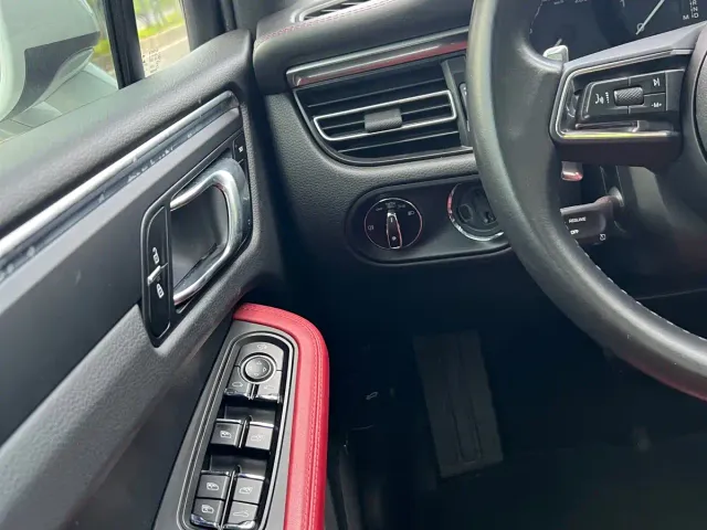 Porsche Macan — Фото автомобиля 13