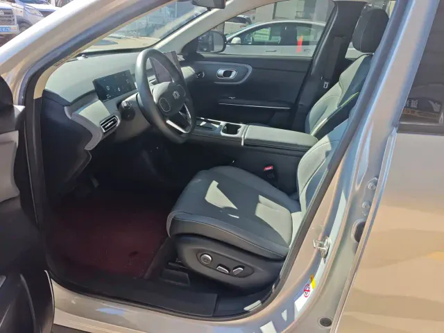 Changan Qiyuan Q05 — Фото автомобиля 18