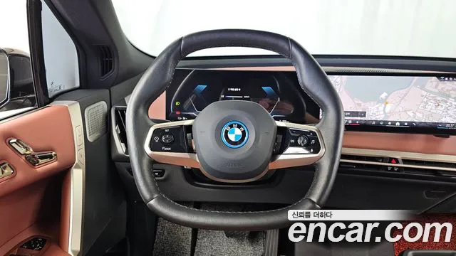 BMW iX — Фото автомобиля 13