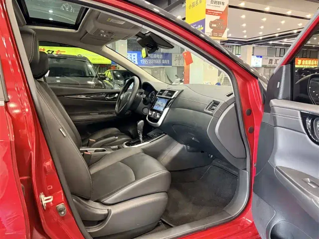 Nissan Tiida — Фото автомобиля 6