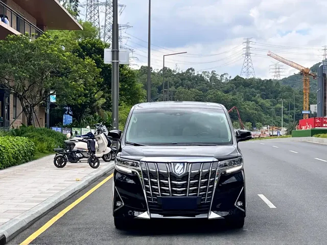 Toyota Alphard — Фото автомобиля 2