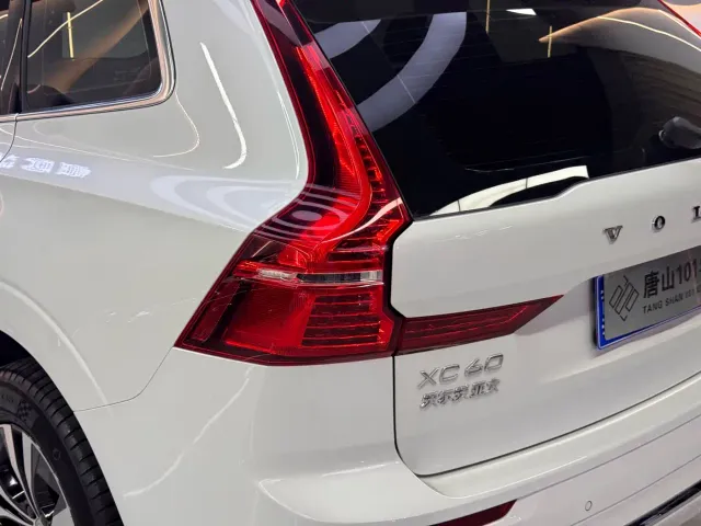 Volvo XC60 — Фото автомобиля 11
